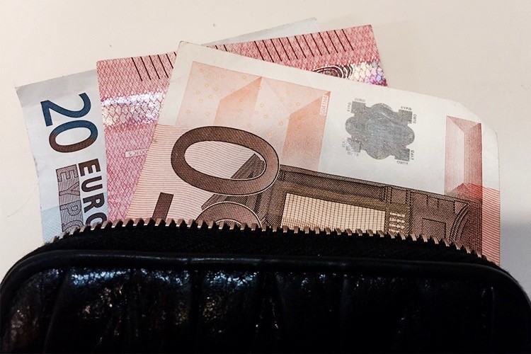 budgeting-while-abroad-florence-fua